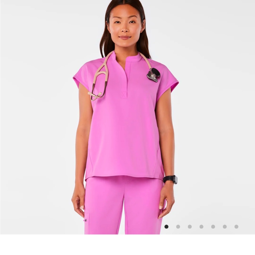 Figs. Rafaela oversized scrub top. 3 pockets